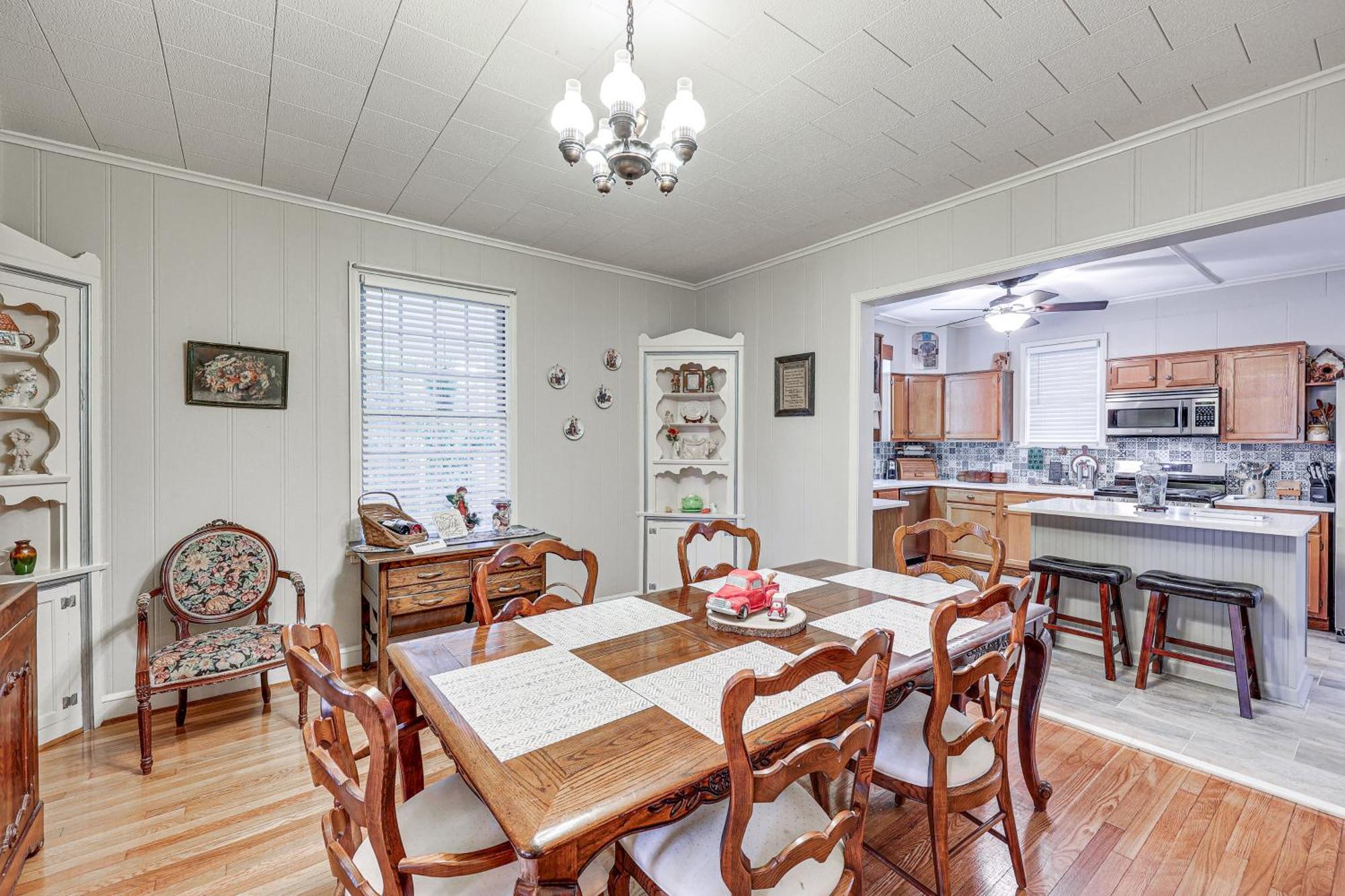 Delightful Retreat With Fireplace And Large Yard! Extérieur photo