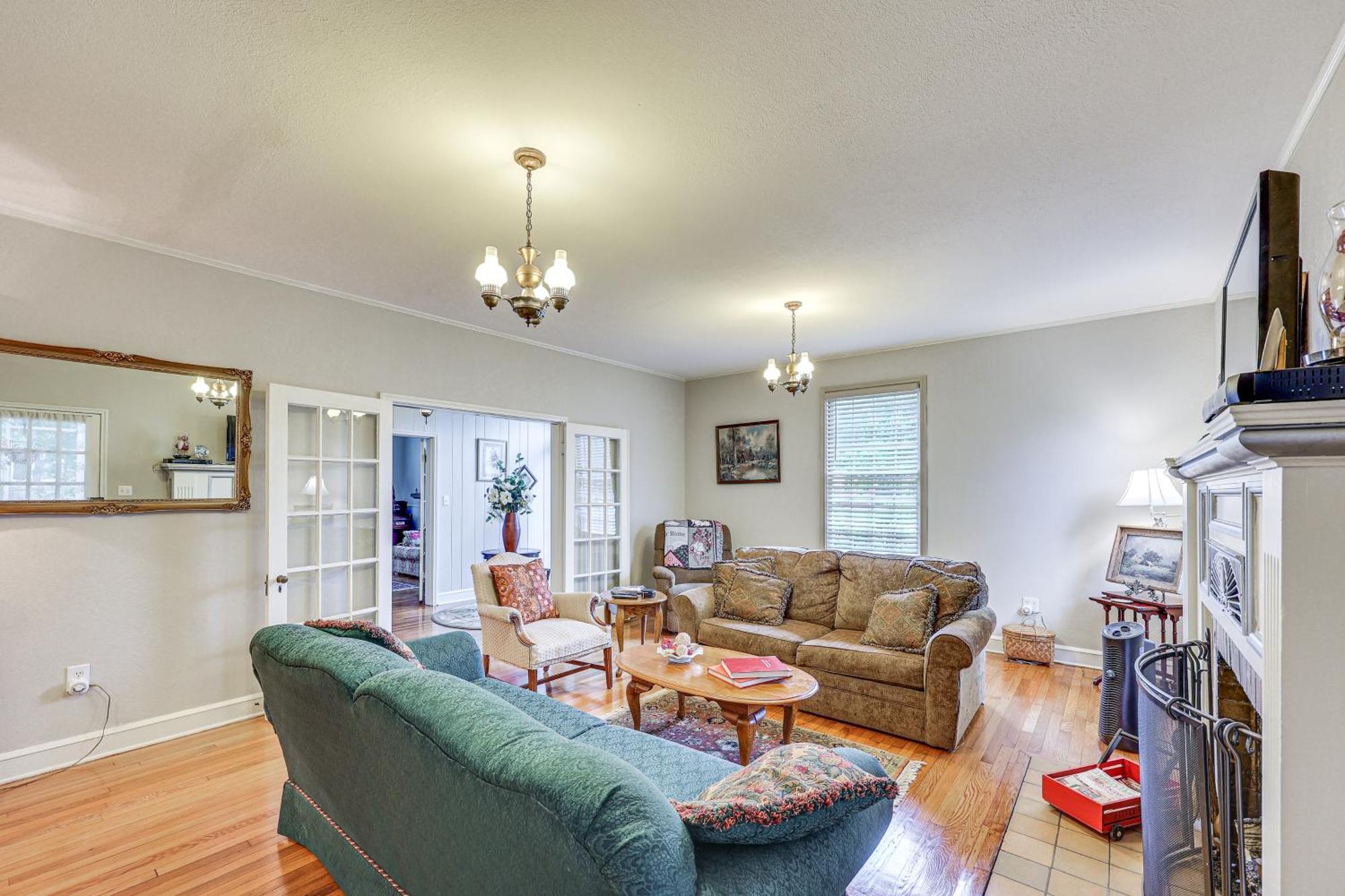 Delightful Retreat With Fireplace And Large Yard! Extérieur photo