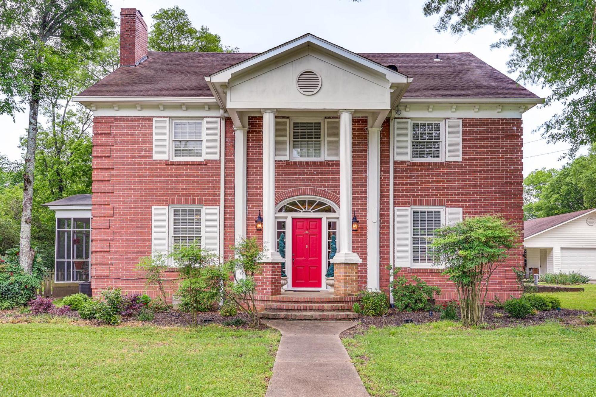 Delightful Retreat With Fireplace And Large Yard! Extérieur photo